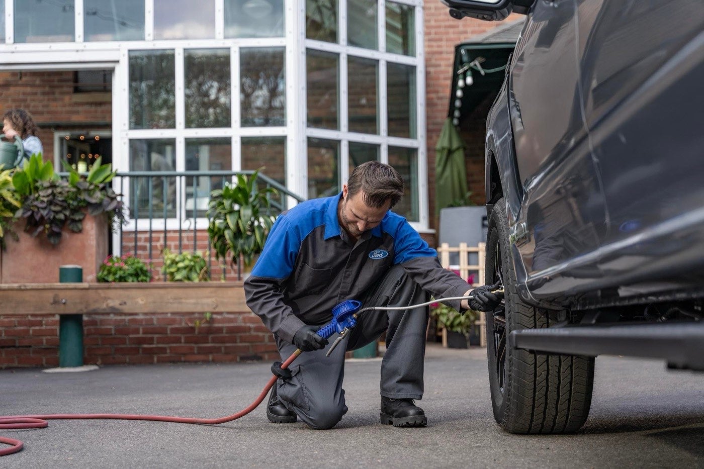 Ford Mobile Service technician filling air into a tire