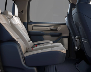 CLASS-EXCLUSIVE AVAILABLE RECLINING REAR SEAT