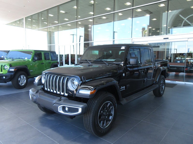 black 2022 jeep gladiator high altitude