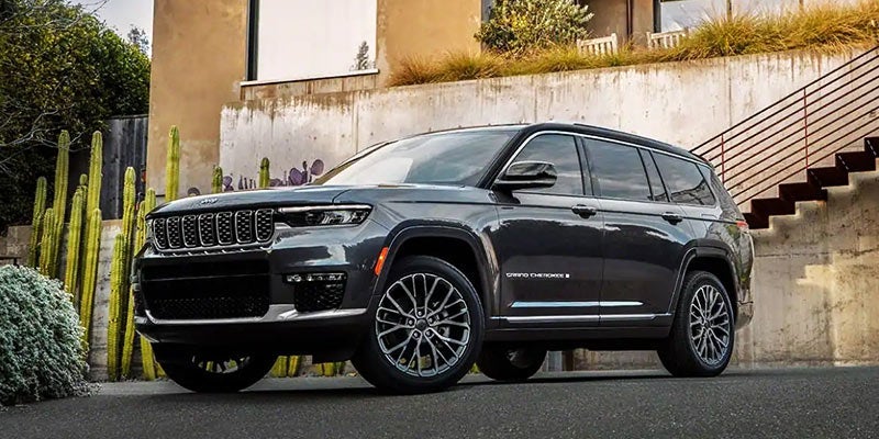 2022-Jeep-Grand-Cherokee-03