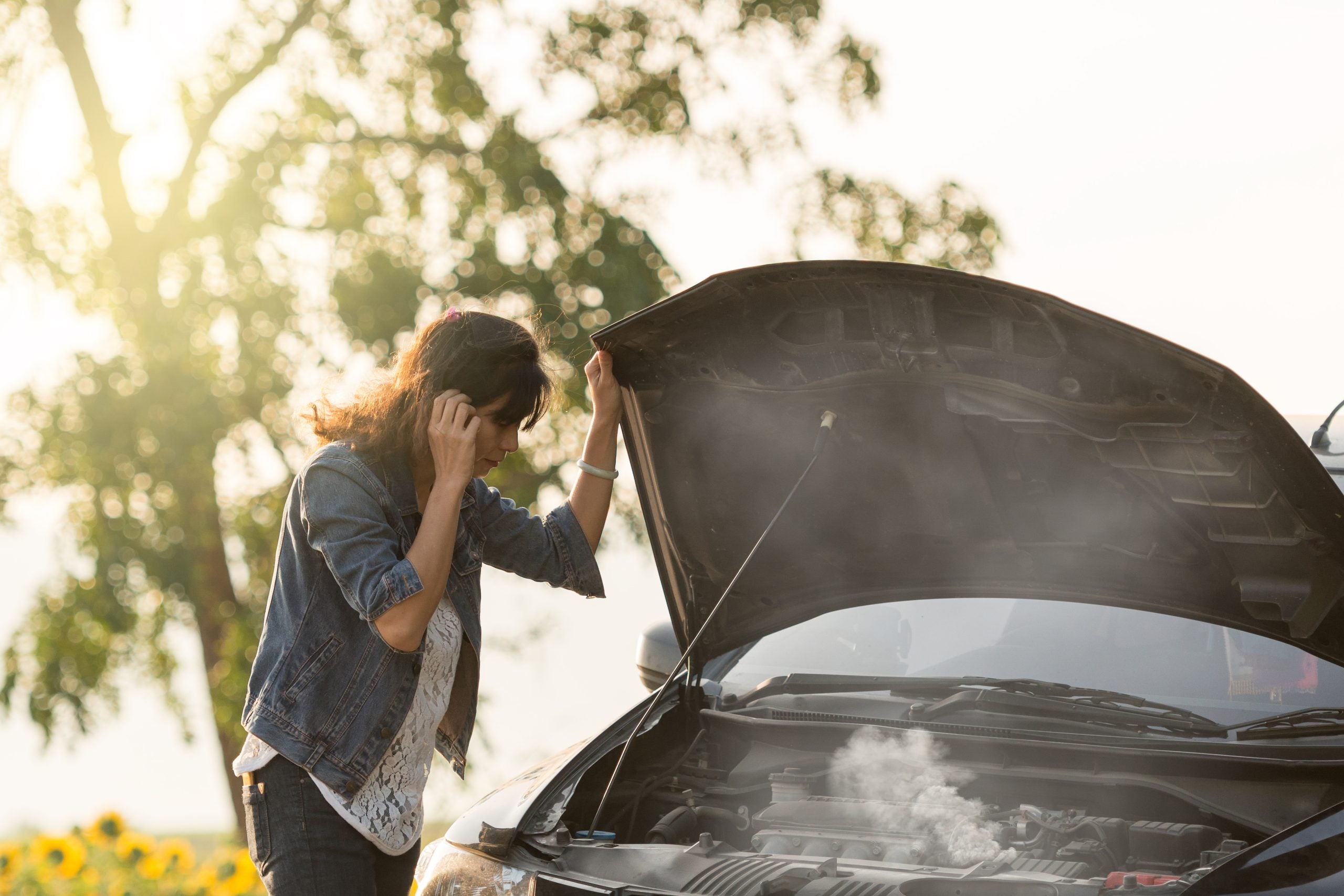Sad,Woman,Standing,On,The,Road,By,The,Broken,Car