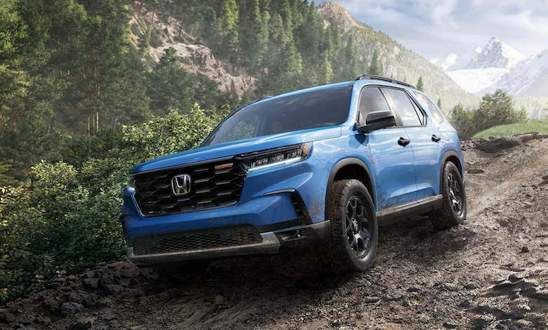 The throttle response of the 2025 Pilot is smooth & predictable, with seamless shifts from 10-speed automatic transmission.