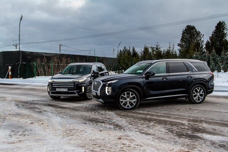The Hyundai Palisade is a reliable car that offers a comfortable driving experience while boasting a spacious interior, & more.