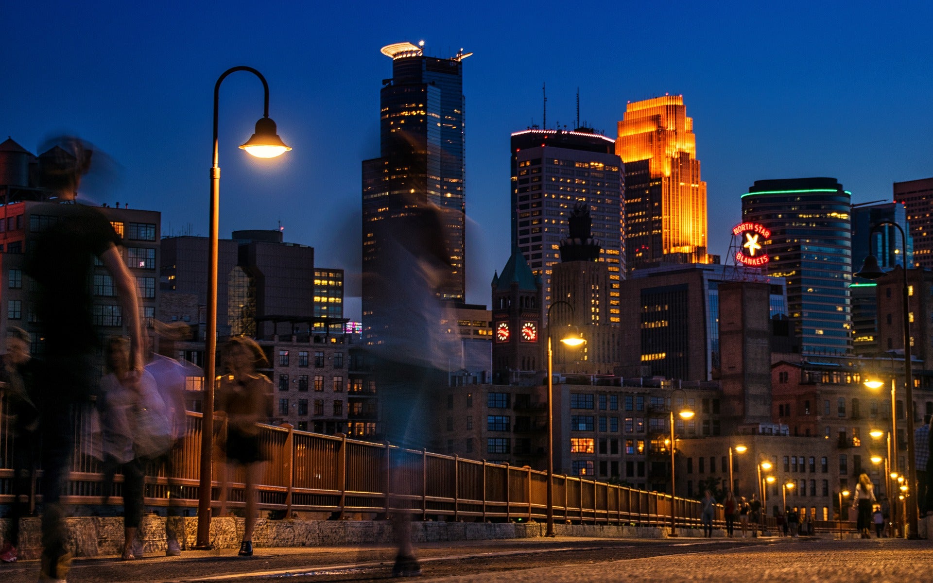 minneapolis-1824972_1920-1