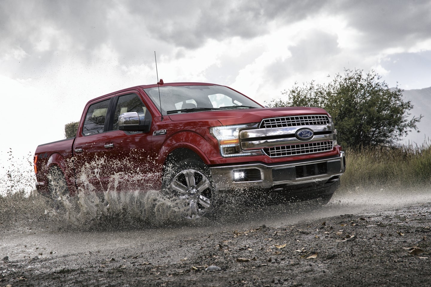 18_FRD_F15_40736_Lariat_Chrome_V1