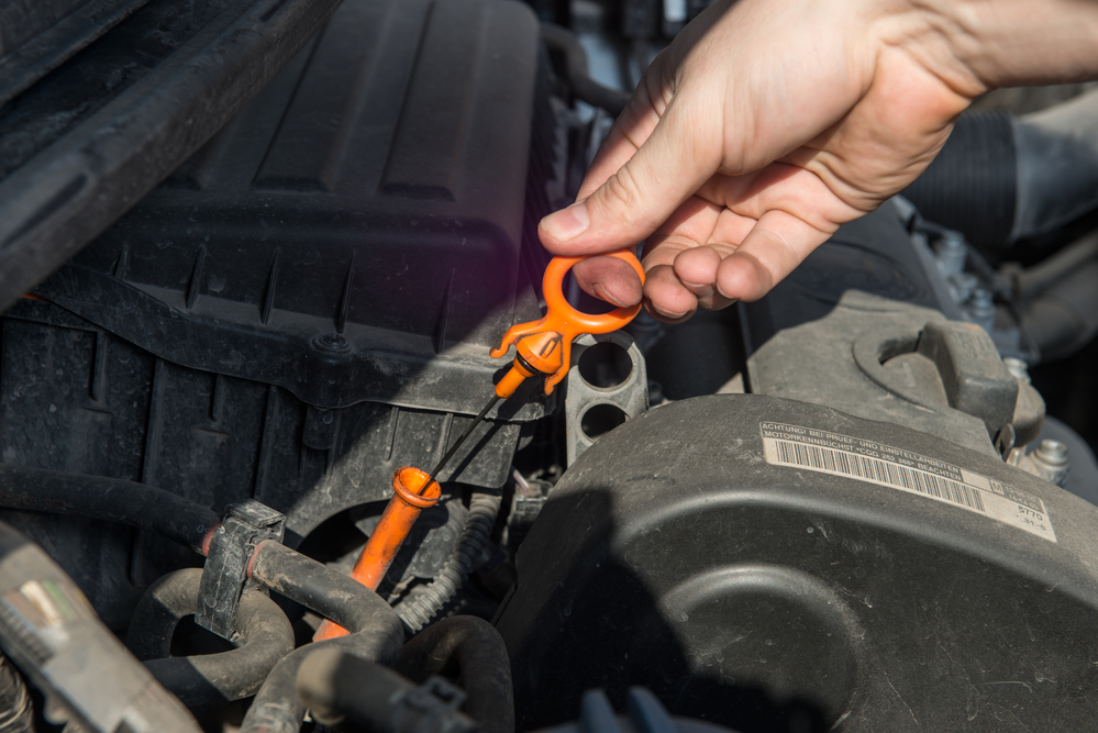 How_to_Check_the_Oil_Levels_in_Your_Car_637533055468918732