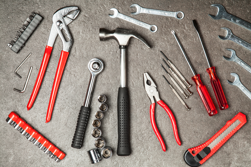 _Items_That_Should_Be_in_Every_Drivers_Car_Tool_Kit_637606538614777679