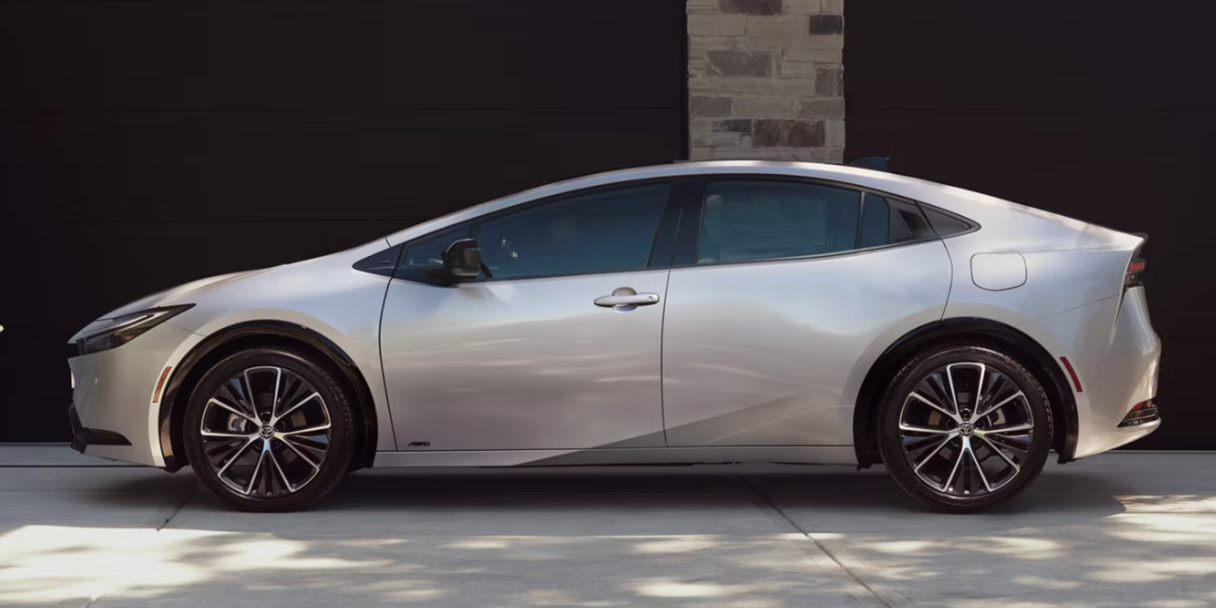 2026 Toyota Prius vs Prius Plug-in Hybrid Overview