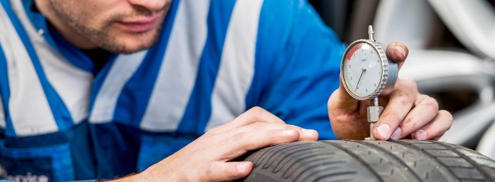 Checking Tire Pressure near Avon, IN