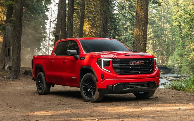 Which truck has the smarter bed and tailgate for work and weekends around Kohler, WI – 2026 GMC Sierra 1500 or 2026 Ford F-150?