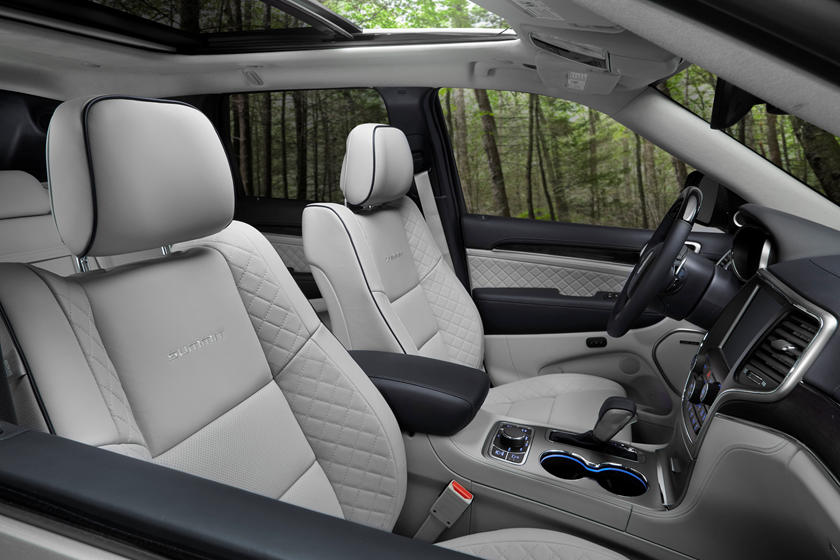 Side view of front inside the 2022 Jeep Grand Cherokee