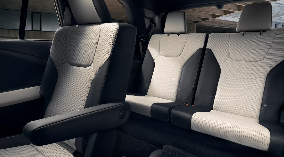 The interior experience holds together remarkably well across trim levels and powertrains, which is what sets the 2026 TX apart in the midsize luxury SUV segment