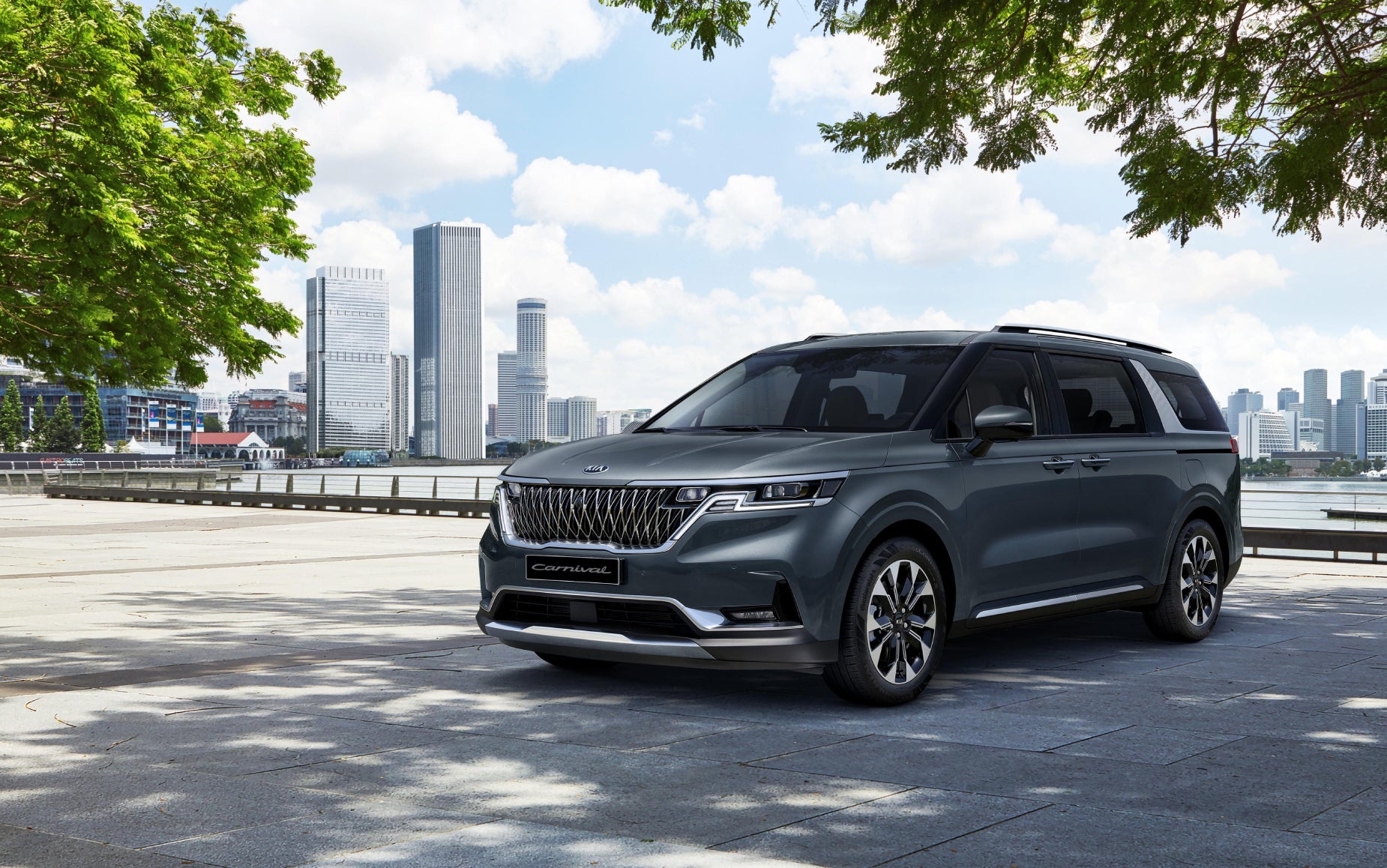 2022 KIA Carnival parked in downtown Stuart, FL.