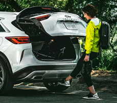MOTION ACTIVATED LIFTGATE DISCOVER HANDS-FREE ACCESS