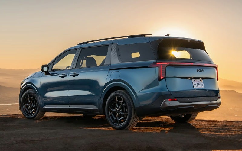 Which family minivan fits carpool duty better around Lakewood, NJ — 2026 Kia Carnival MPV or 2026 Honda Odyssey?
