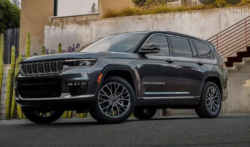black 2022 Jeep Cherokee