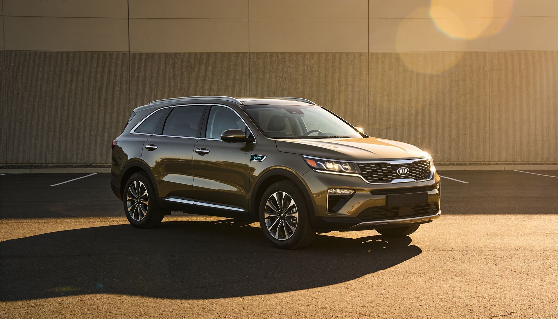 magnific__2026-kia-sorento-hybrid-parked-at-3pm-crisp-midday__79519