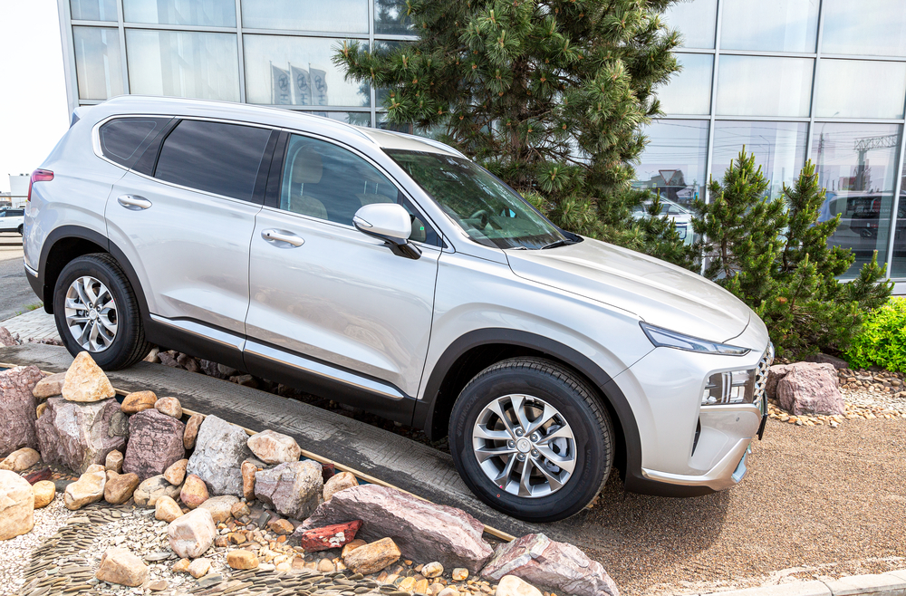 blog2-Adventure_Meets_Style_The_2022_Hyundai_Santa_Fe_637648728085705404
