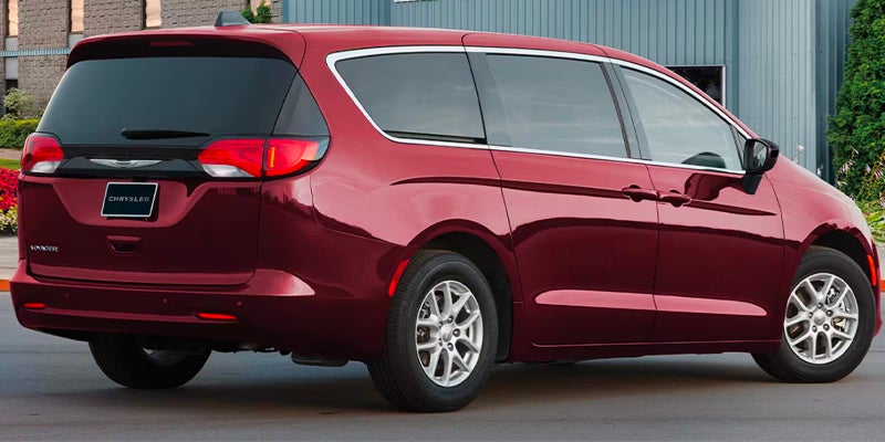 Chrysler Voyager rear side view