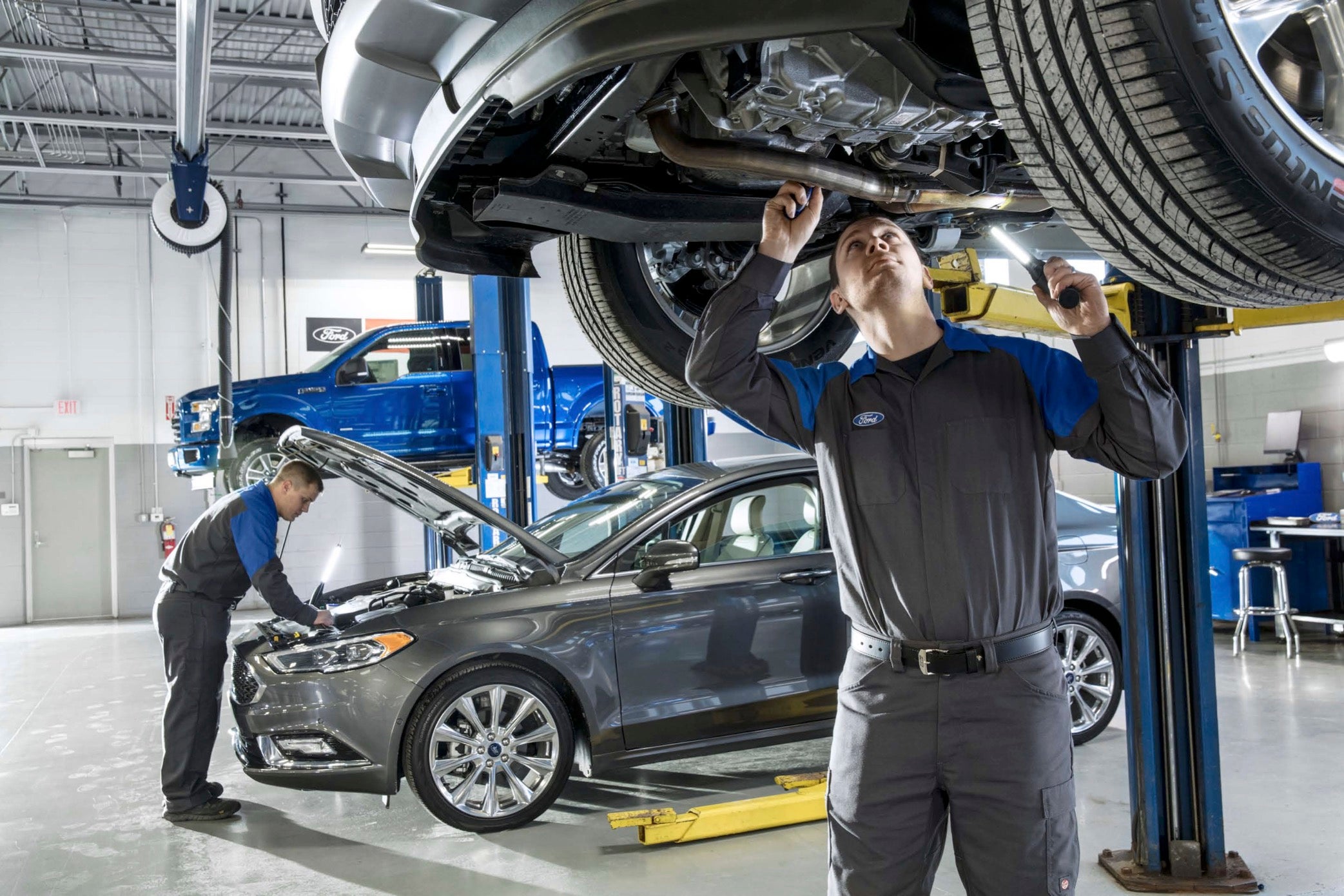 Dealership_Techs_Working_0010_rPKcopy