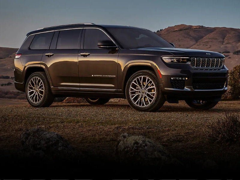 A 2023 Jeep Grand Cherokee is built for drivers near Auburn AL