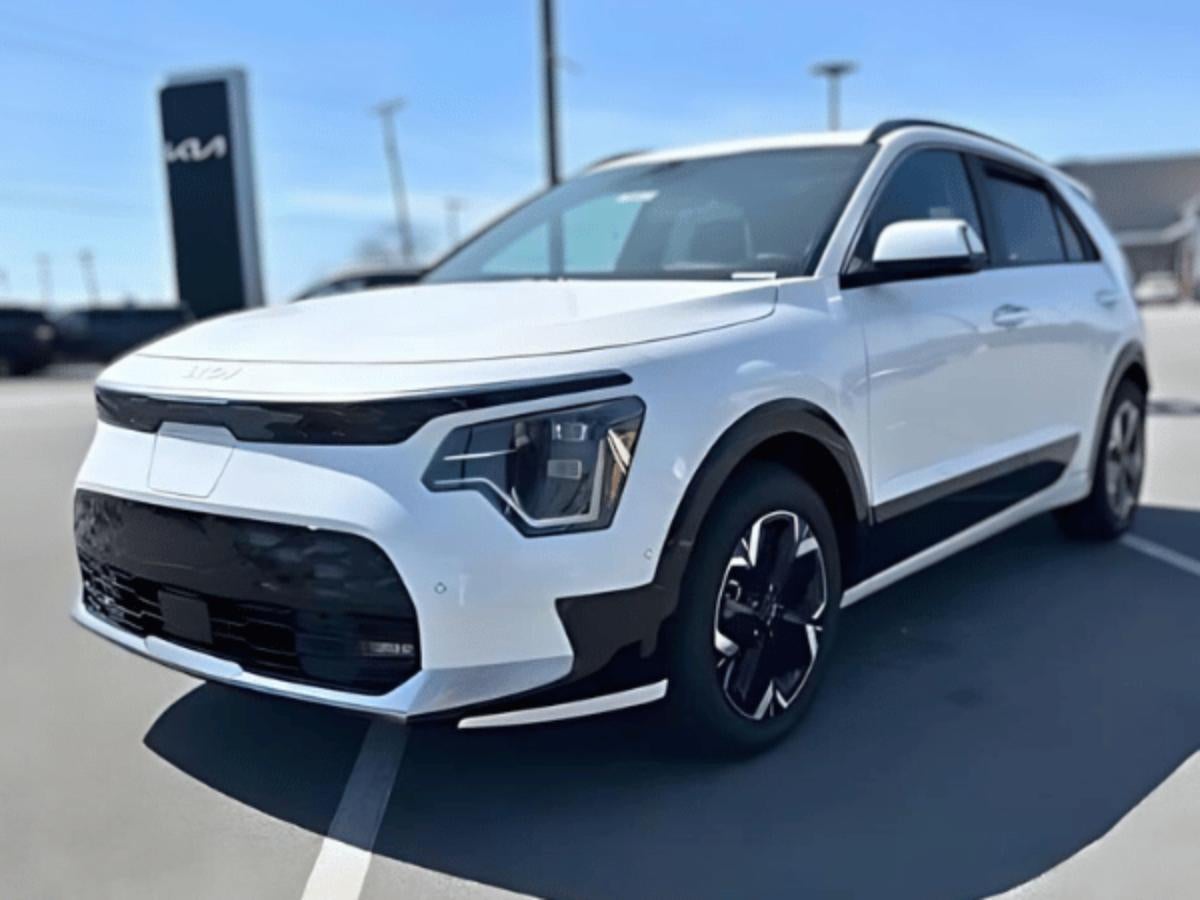 White 2024 Kia Niro at Crain Kia of Fayetteville