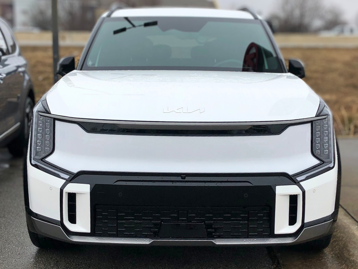 Kia EV9 at Crain Kia of Fort Smith's car lot