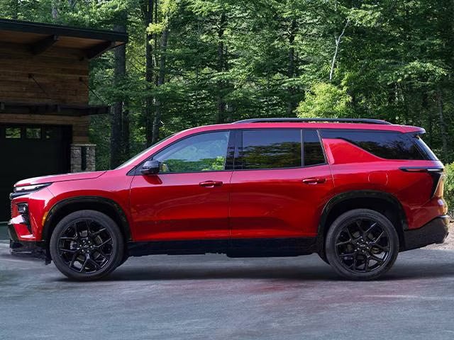 2024-Chevrolet-Traverse-Side_CHETRAVRS2403_640x480