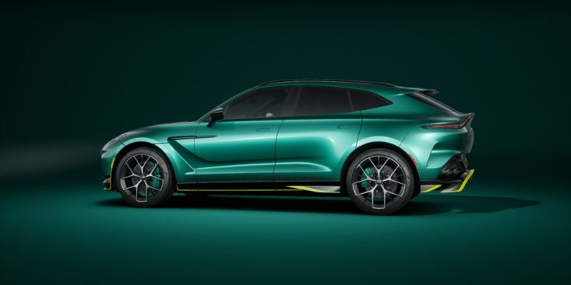 2025 Aston Martin DBX707 technology