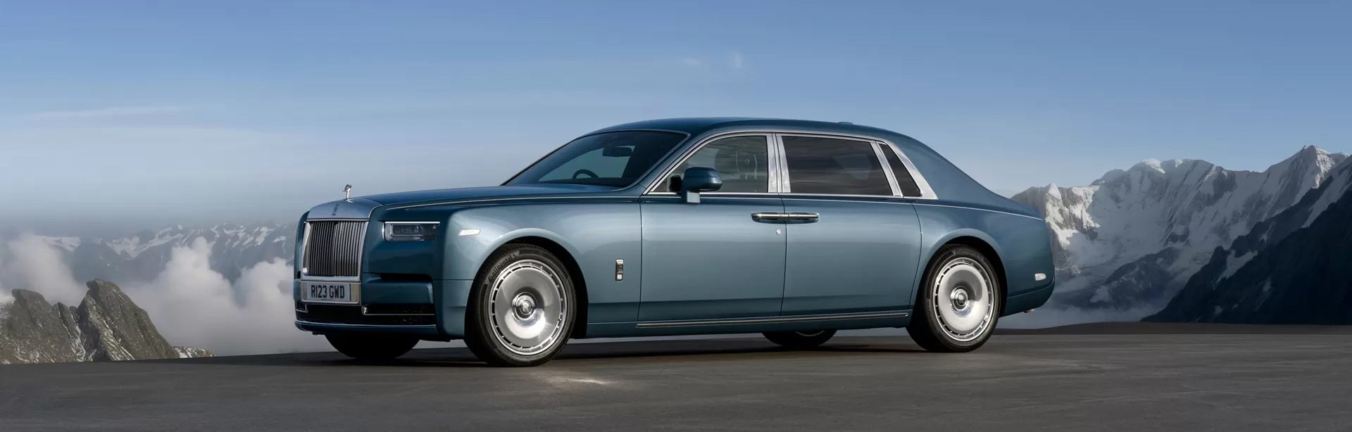 2025-Rolls-Royce-Phantom
