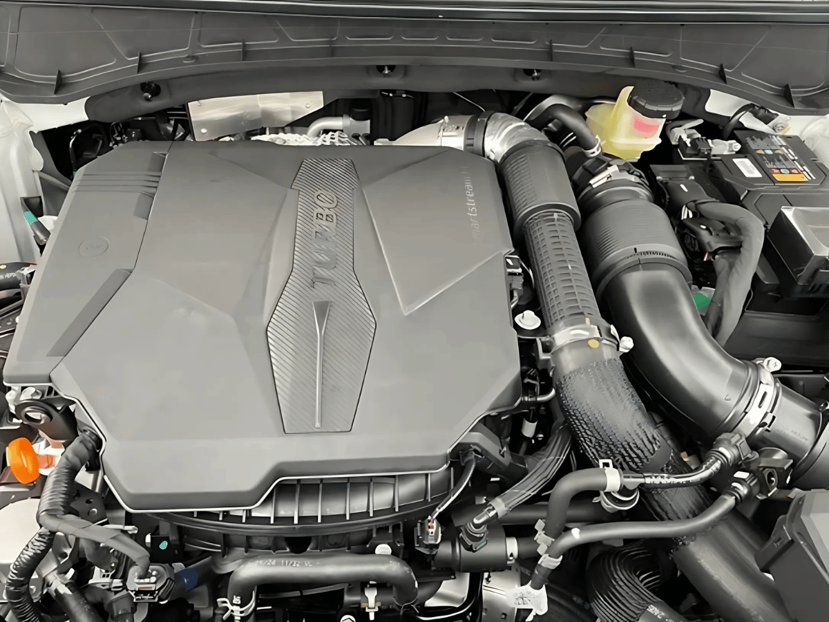 Close-up of the turbocharged engine bay in the 2025 Hyundai Santa Cruz, showcasing Hyundai's Smartstream 2.5L Turbo GDI engine.