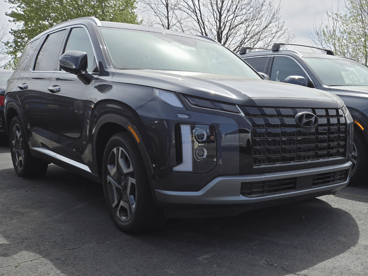 Front angle of a 2025 Hyundai Palisade SUV parked at Crain Hyundai of Fort Smith, showcasing its bold grille and modern design.