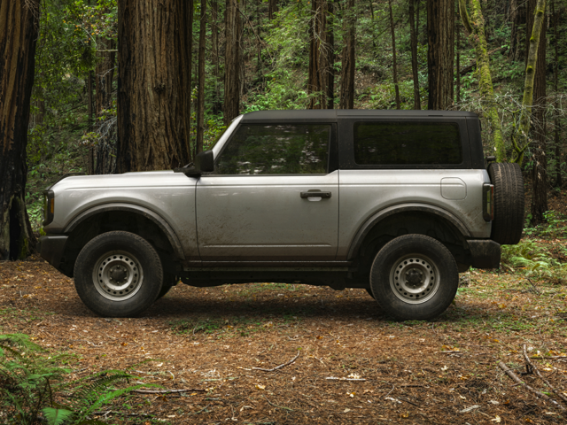 Profile view of a gray 2023 Ford Bronco. | Ford dealer in Jacksonville, AR | Crain Ford of Jacksonville