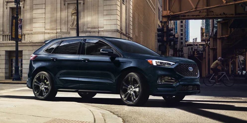 Profile view of a dark blue 2022 Ford Edge. | Ford dealer in Little Rock, AR.