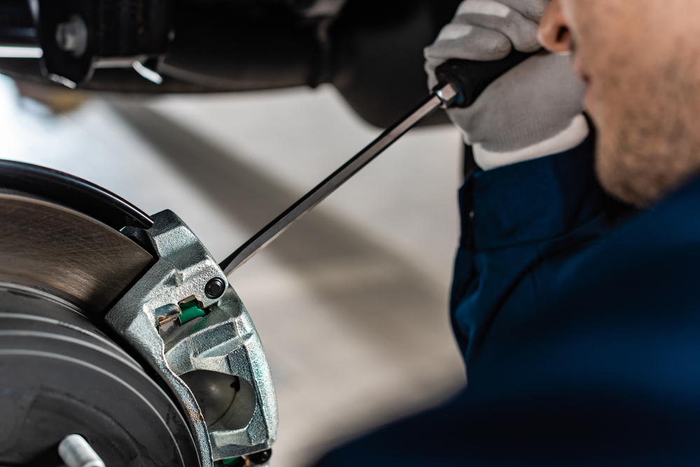 8_Signs_You_Should_Bring_Your_Car_to_the_Dealer_for_Brake_Service_637586444870557907