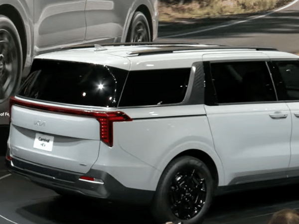 New Kia minivan MPV