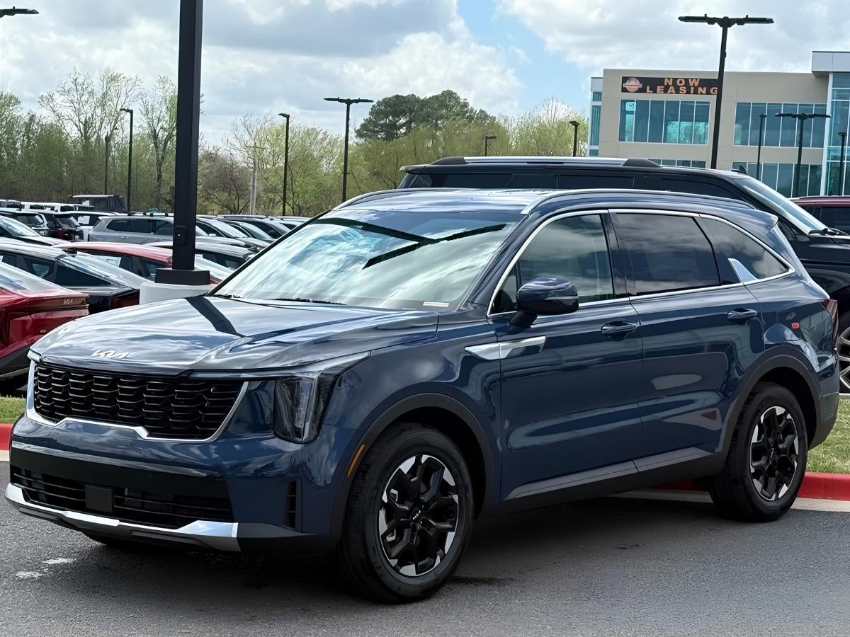 Kia Sorento in Bentonville AR parked at Crain Kia of Bentonville dealership showing a three row family SUV
