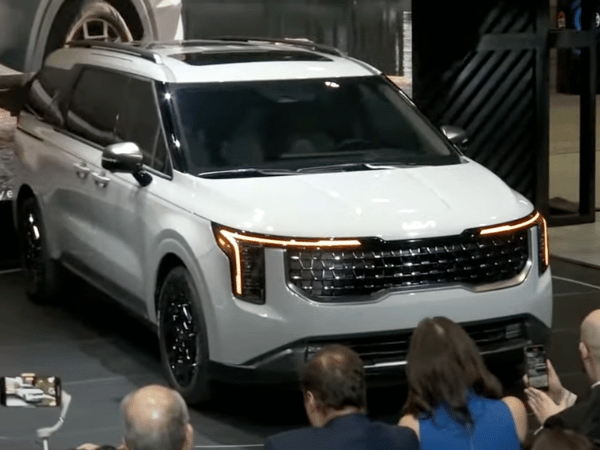 Refreshed Kia Carnival Revealed