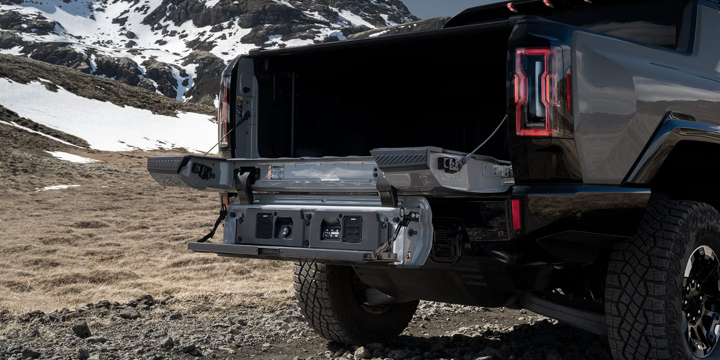 The MultiPro Tailgate of the 2026 GMC HUMMER EV Pickup