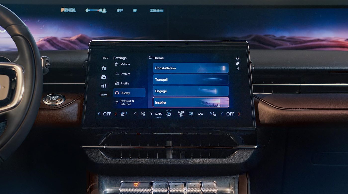 Lincoln Nautilus center touchscreen and brown leather dash with a mountain themed display