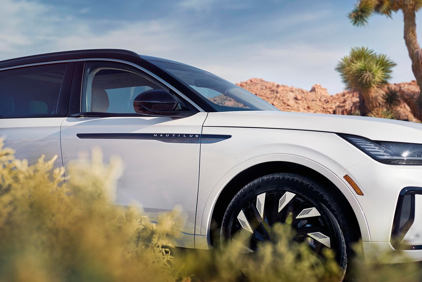2026 Lincoln Nautilus in Pristine White for Columbia Missouri shoppers