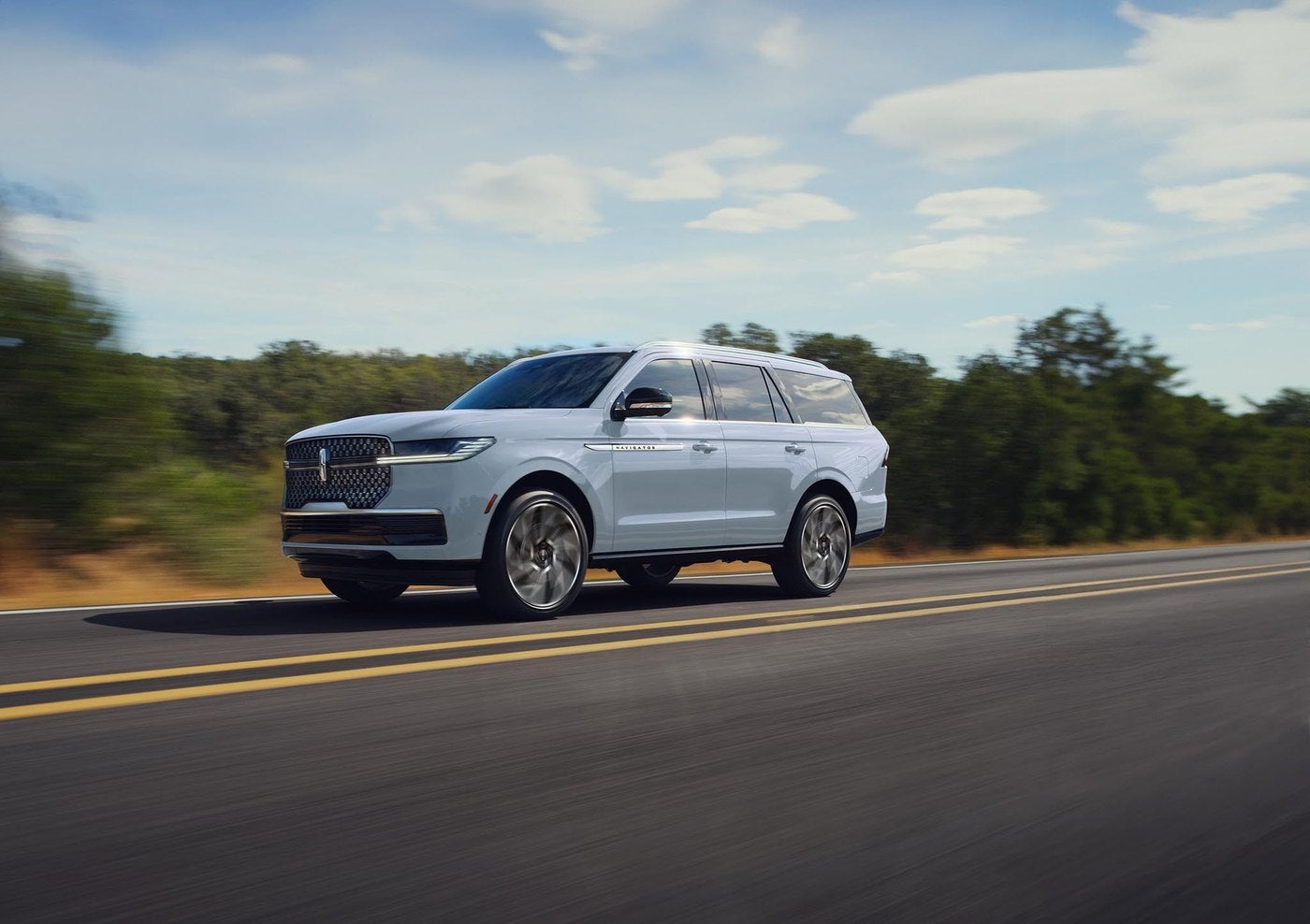 Lincoln Navigator on the road near Chesterfield MO