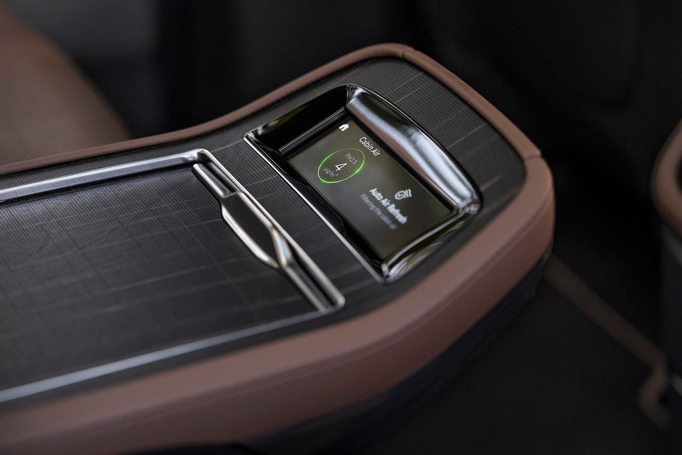 Close view of the second row center console with a phone tray in a Lincoln Navigator