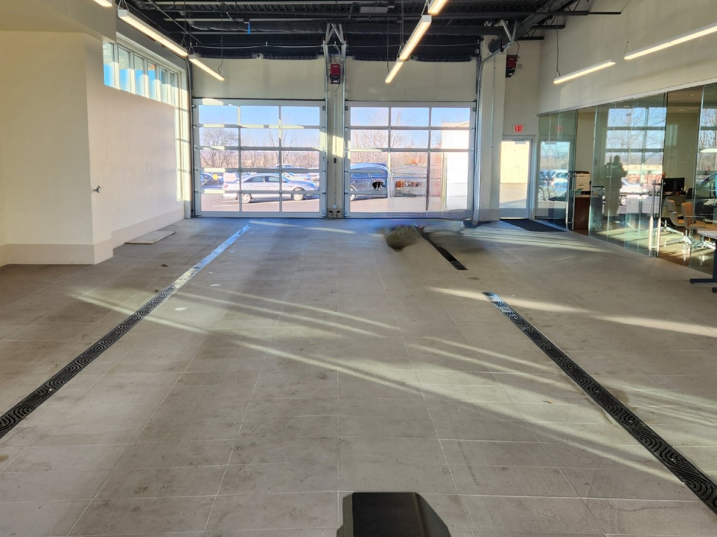 Service bay at Dave Sinclair Lincoln St. Peters
