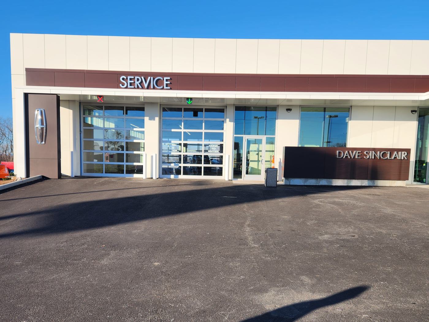 Service building at Dave Sinclair Lincoln St. Peters for Wright City MO owners