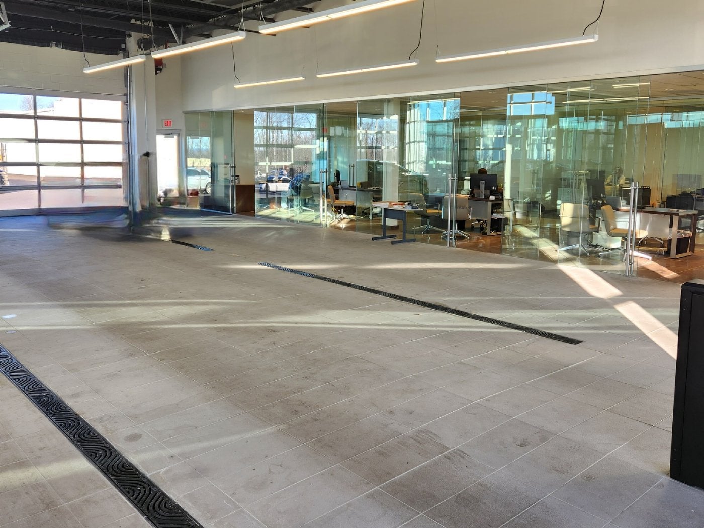 Service drive and glass walled advisor offices inside Dave Sinclair Lincoln St. Peters