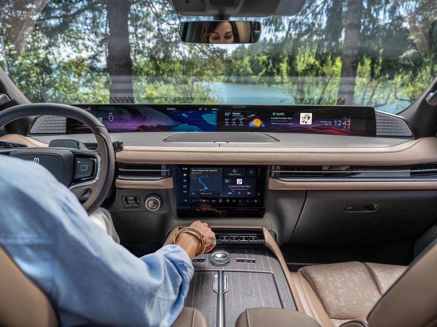 Lincoln Navigator dashboard with the wide panoramic display showing a waterfall