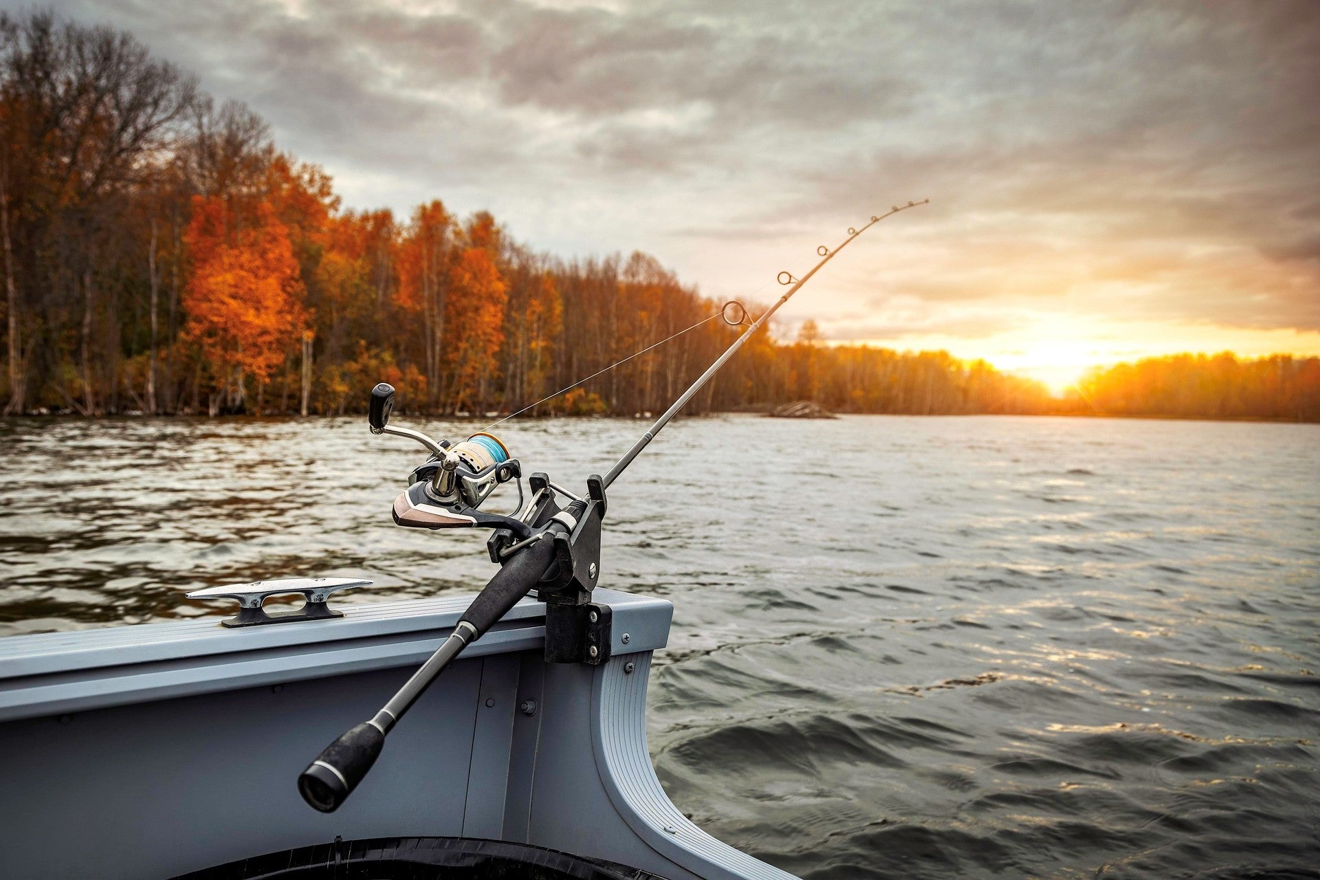 fishing-boat-5541327_1920