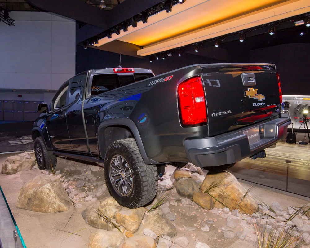 black 2021 chevy colorado back view
