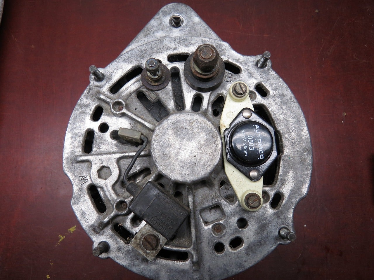generator-326044_1280